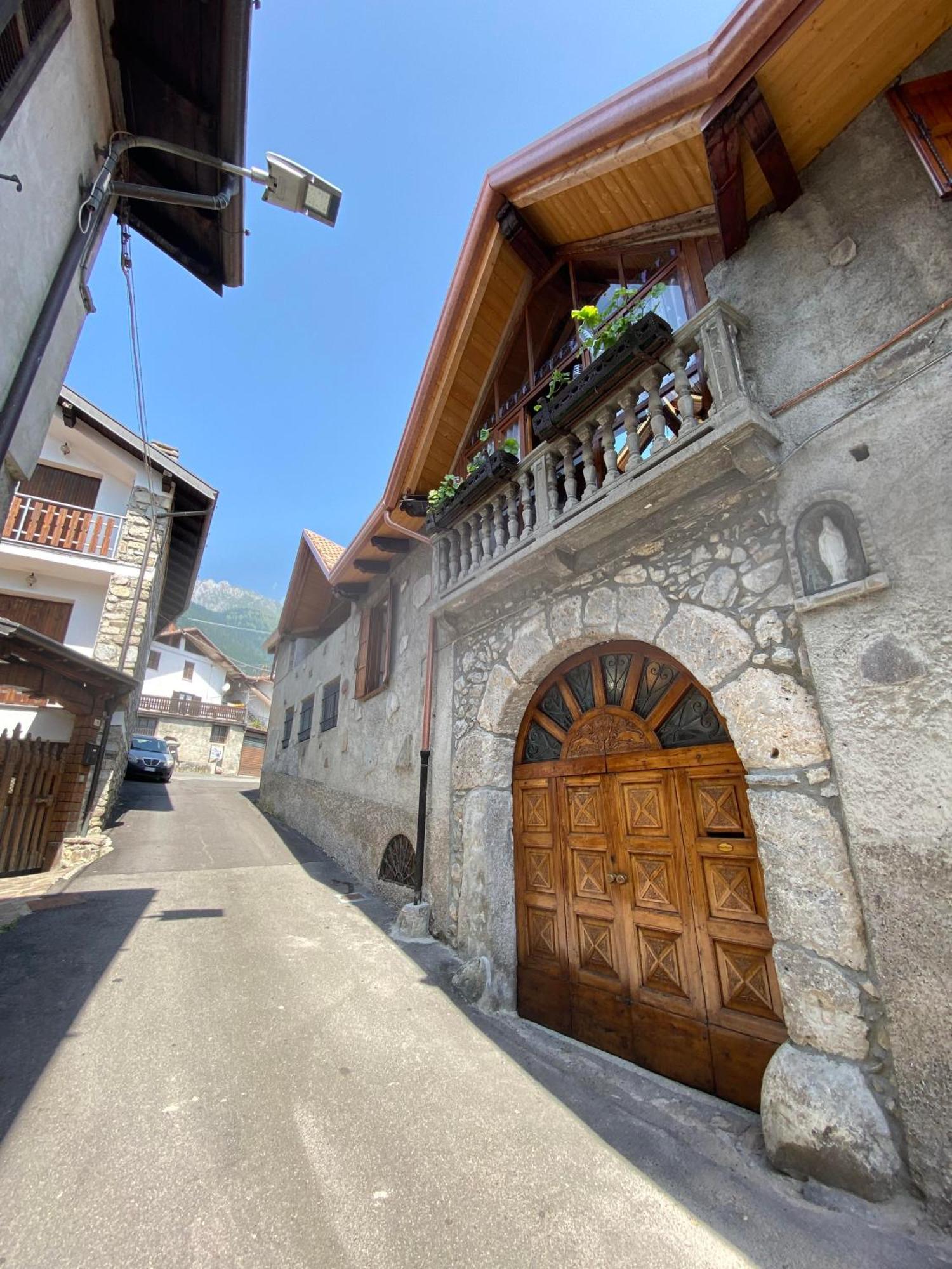 Casa Nel Centro Storico Di Borno Villa ภายนอก รูปภาพ